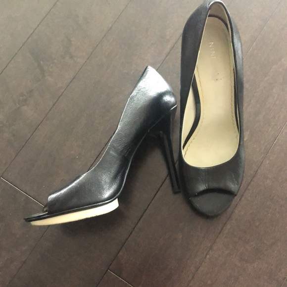 Black peep toe heels with white platform - Picture 2 of 9